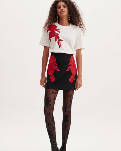 SHORT SKIRT WITH RED FLOWER